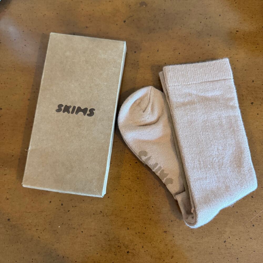 SKIMS Everyday Mid Calf Socks Clay NWT - Picture 2 of 4